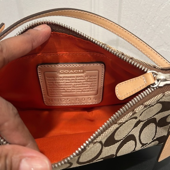 COACH Handbag and Bucket Cap bundle. Excellent Pre-Loved Condition. Authentic - Picture 9 of 16